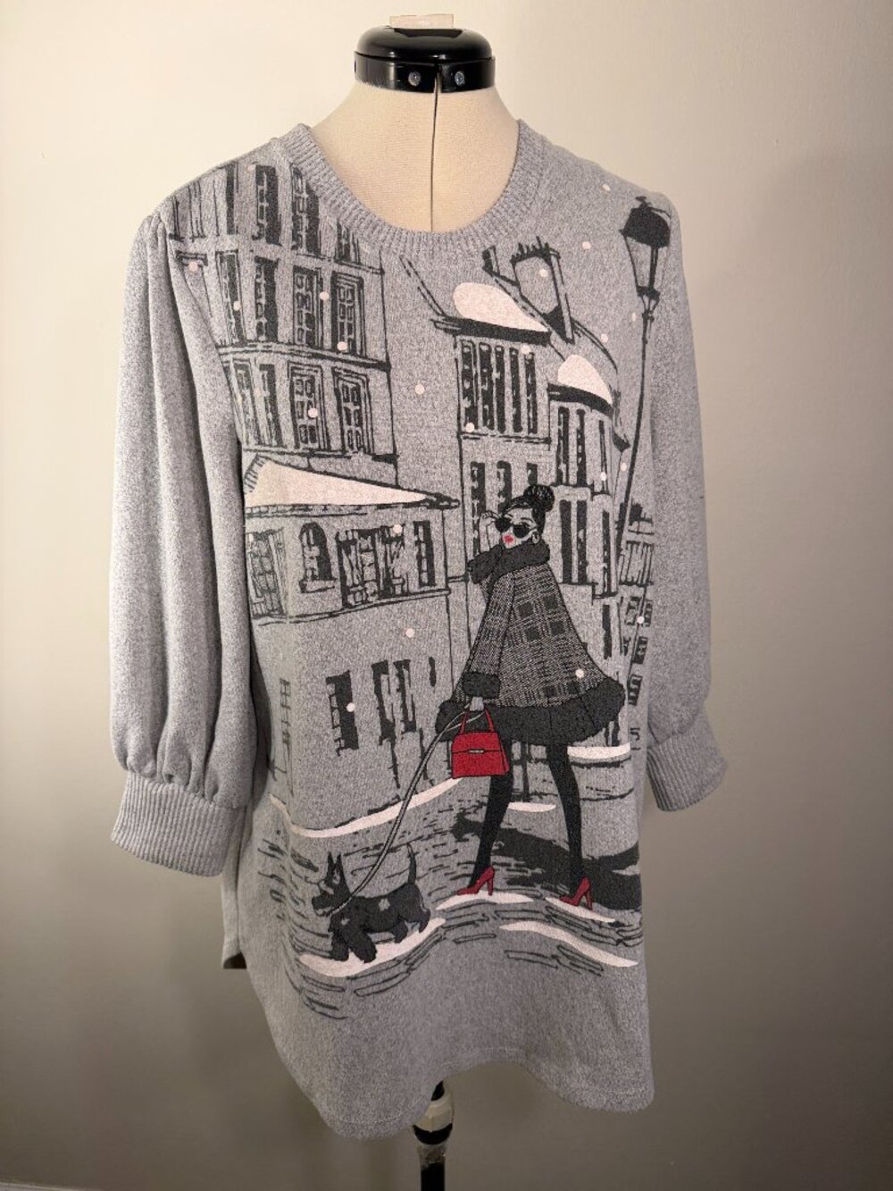 Love + Lace grey tunic sweater with an urban-style graphic print size XL